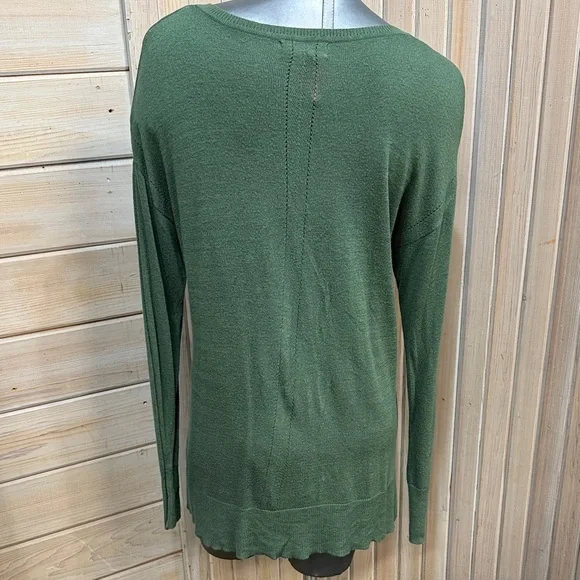 Ava & Viv Green V-Neck Sweater - Picture 2 of 6